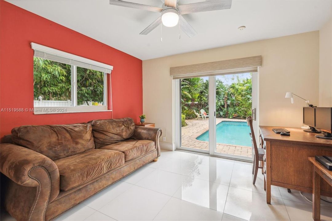 Recently Sold: $995,000 (4 beds, 3 baths, 1901 Square Feet)