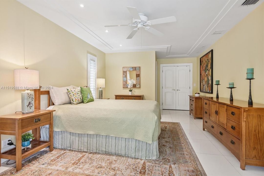 Recently Sold: $995,000 (4 beds, 3 baths, 1901 Square Feet)