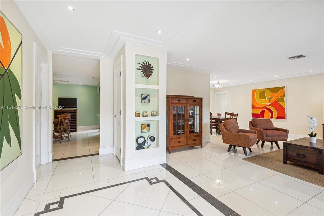 Recently Sold: $995,000 (4 beds, 3 baths, 1901 Square Feet)