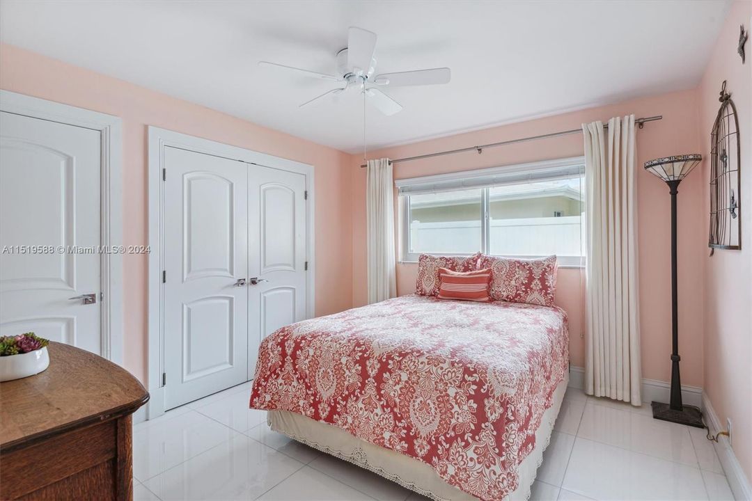 Recently Sold: $995,000 (4 beds, 3 baths, 1901 Square Feet)