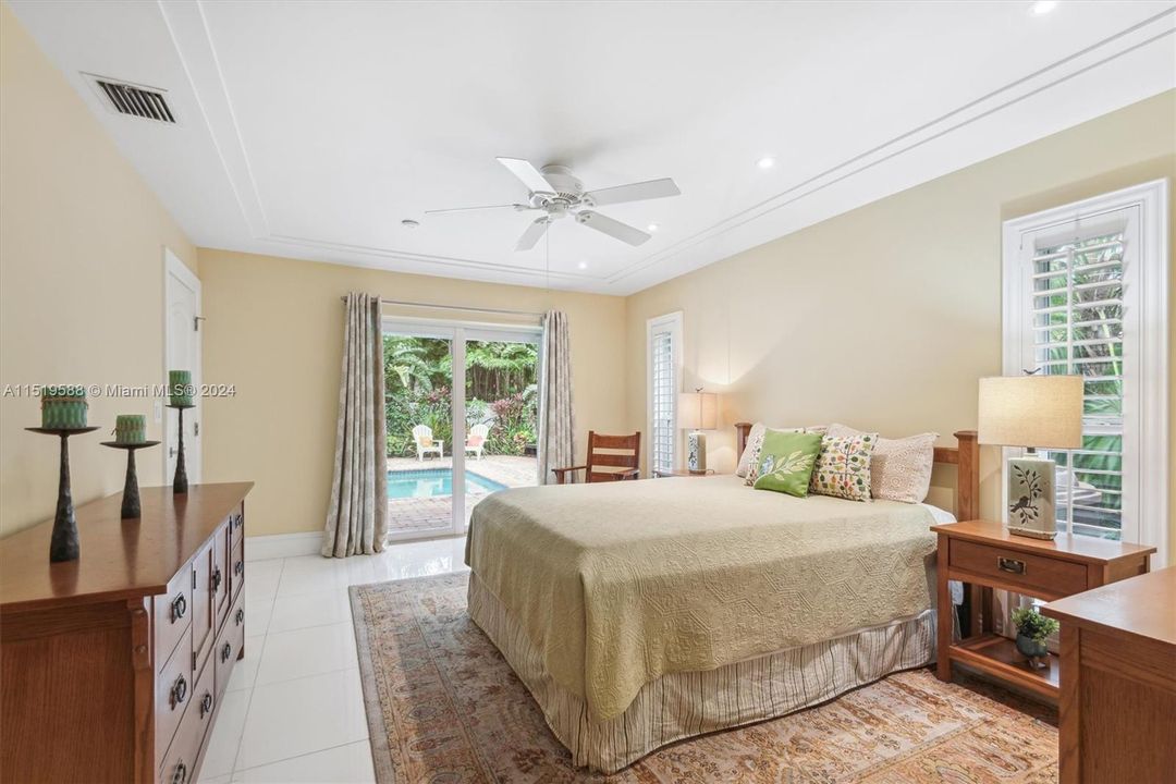 Recently Sold: $995,000 (4 beds, 3 baths, 1901 Square Feet)