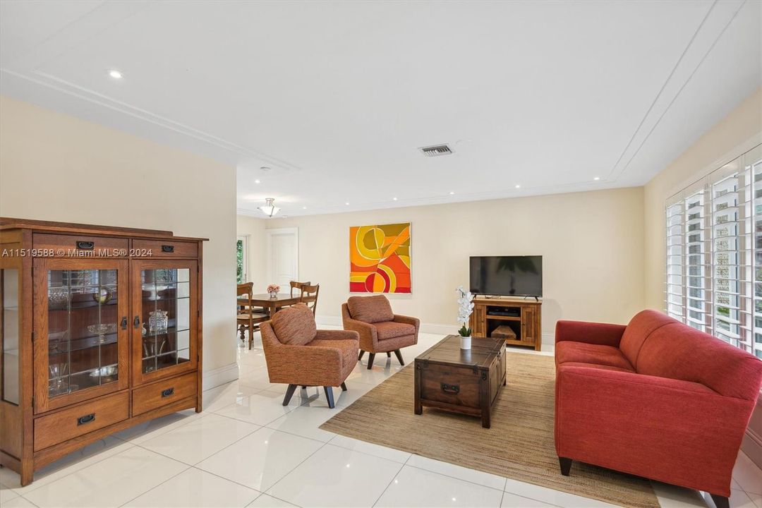 Recently Sold: $995,000 (4 beds, 3 baths, 1901 Square Feet)