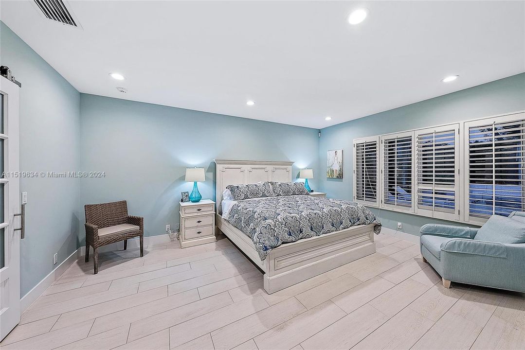 Recently Sold: $2,100,000 (2 beds, 2 baths, 1886 Square Feet)