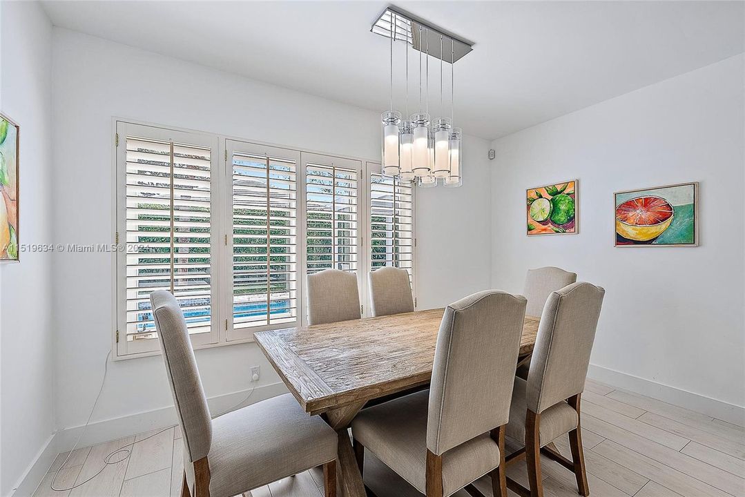 Recently Sold: $2,100,000 (2 beds, 2 baths, 1886 Square Feet)