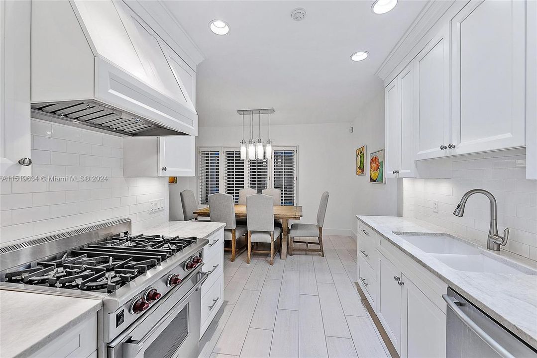 Recently Sold: $2,100,000 (2 beds, 2 baths, 1886 Square Feet)