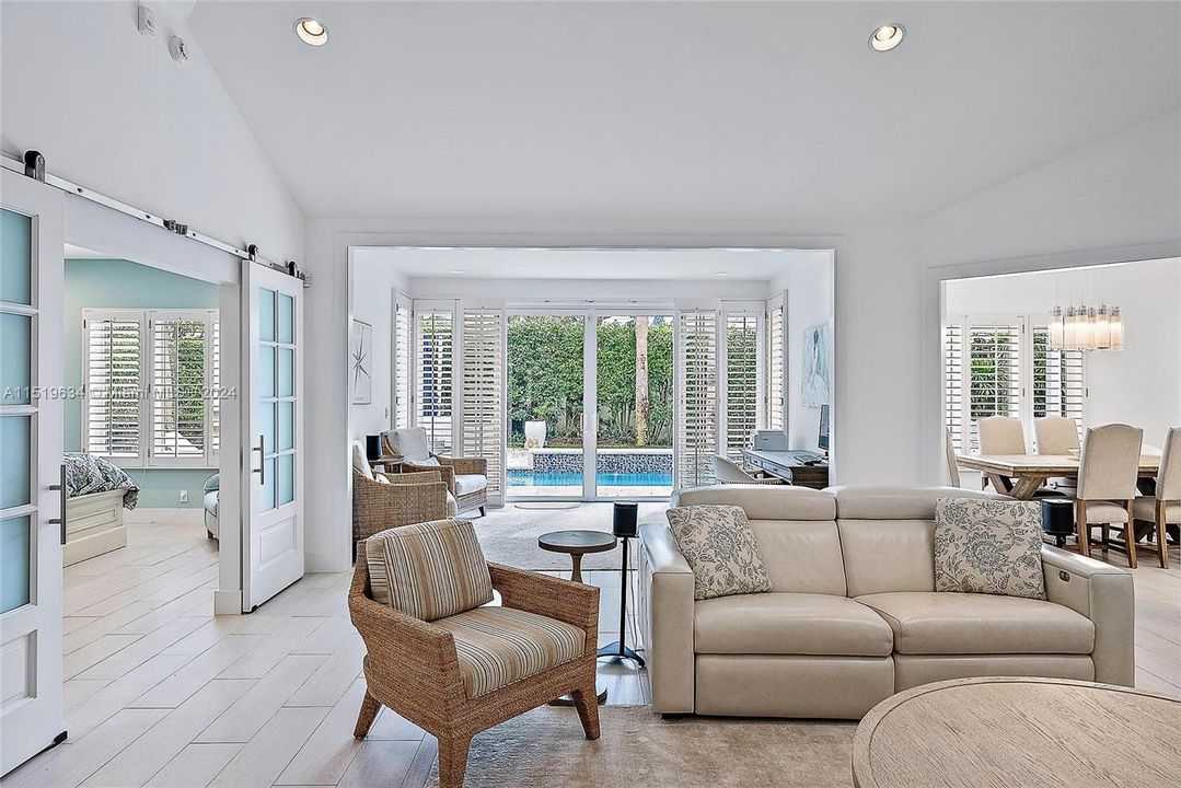 Recently Sold: $2,100,000 (2 beds, 2 baths, 1886 Square Feet)