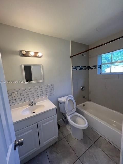 Recently Rented: $2,950 (3 beds, 2 baths, 1079 Square Feet)