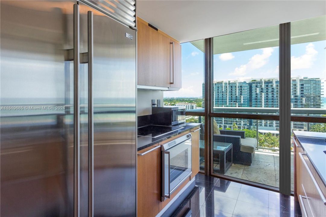 For Sale: $2,500,000 (1 beds, 1 baths, 821 Square Feet)