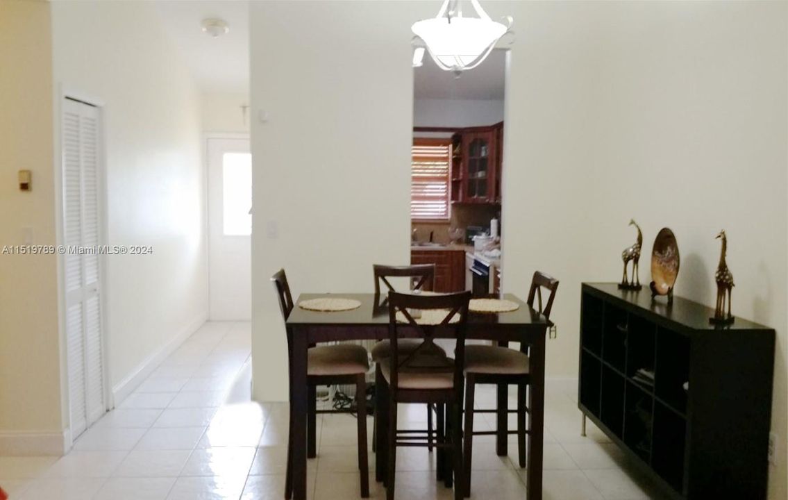 Recently Rented: $2,900 (3 beds, 2 baths, 1030 Square Feet)