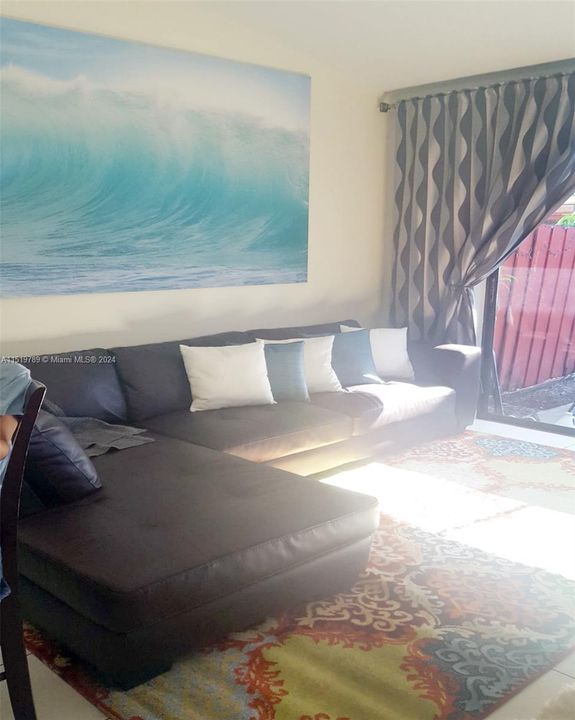 Recently Rented: $2,900 (3 beds, 2 baths, 1030 Square Feet)