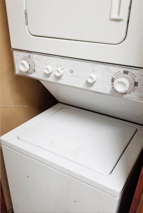 Recently Rented: $2,900 (3 beds, 2 baths, 1030 Square Feet)