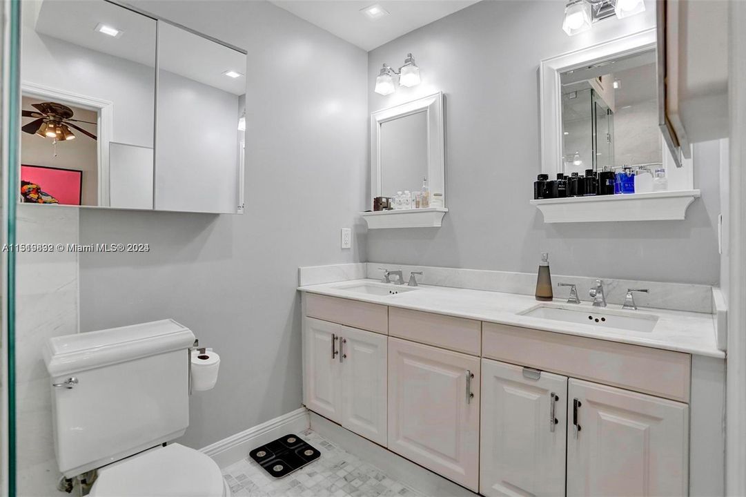 For Sale: $689,900 (2 beds, 2 baths, 1376 Square Feet)