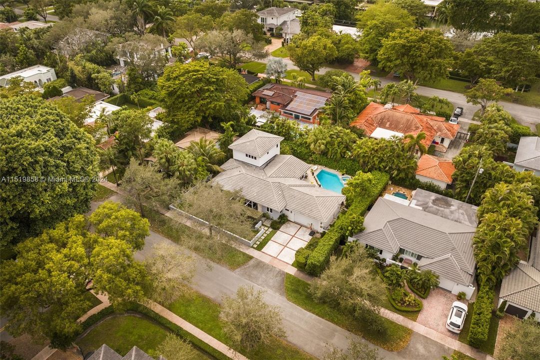 Active With Contract: $2,800,000 (5 beds, 4 baths, 3217 Square Feet)