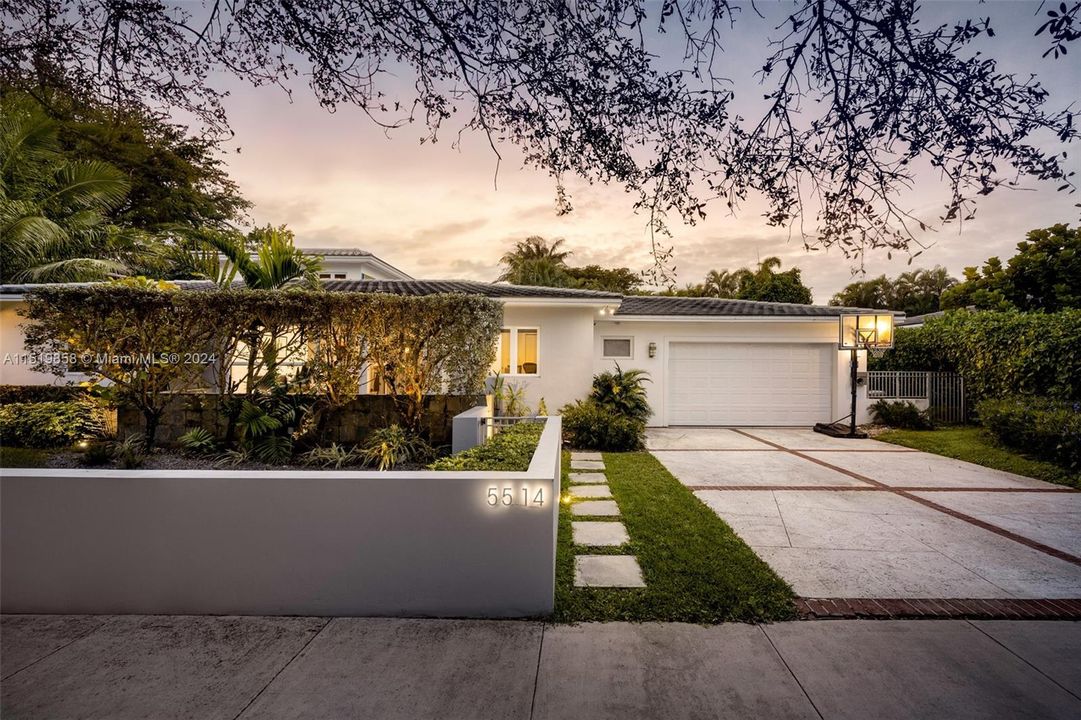 Active With Contract: $2,800,000 (5 beds, 4 baths, 3217 Square Feet)