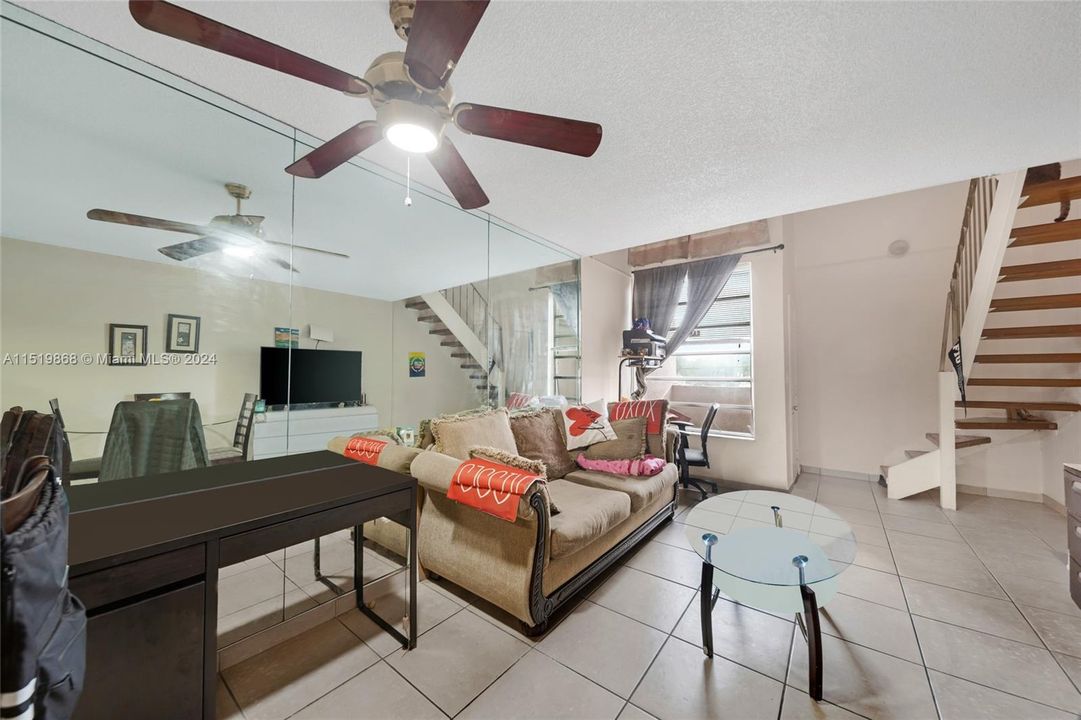 Recently Sold: $194,900 (1 beds, 1 baths, 705 Square Feet)