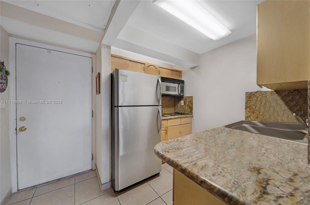 Recently Sold: $194,900 (1 beds, 1 baths, 705 Square Feet)