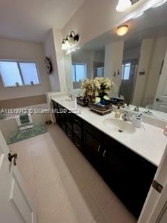 最近售出: $399,900 (4 贝兹, 3 浴室, 2058 平方英尺)