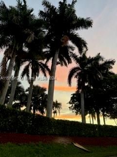 最近售出: $399,900 (4 贝兹, 3 浴室, 2058 平方英尺)