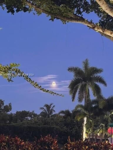 最近售出: $399,900 (4 贝兹, 3 浴室, 2058 平方英尺)