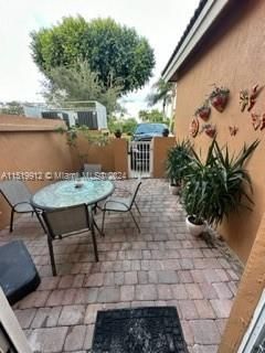 最近售出: $399,900 (4 贝兹, 3 浴室, 2058 平方英尺)