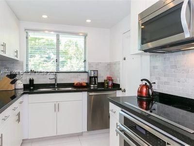 For Sale: $399,000 (1 beds, 1 baths, 745 Square Feet)