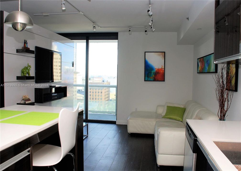 Недавно арендовано: $2,350 (0 спален, 1 ванн, 567 Квадратных фут)