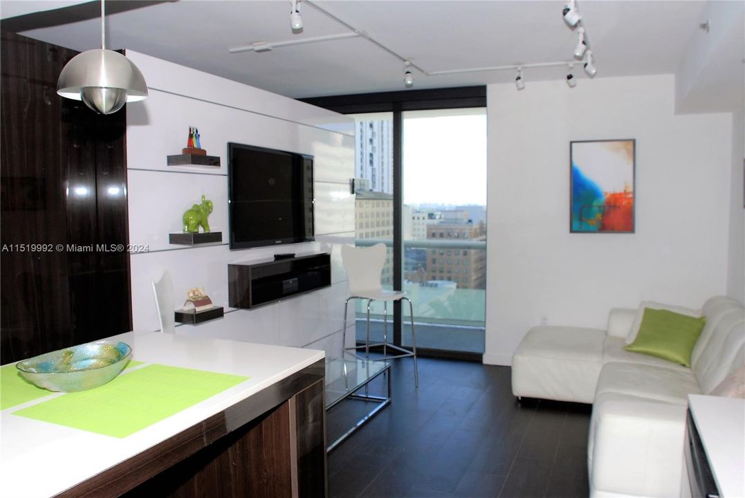 Недавно арендовано: $2,350 (0 спален, 1 ванн, 567 Квадратных фут)