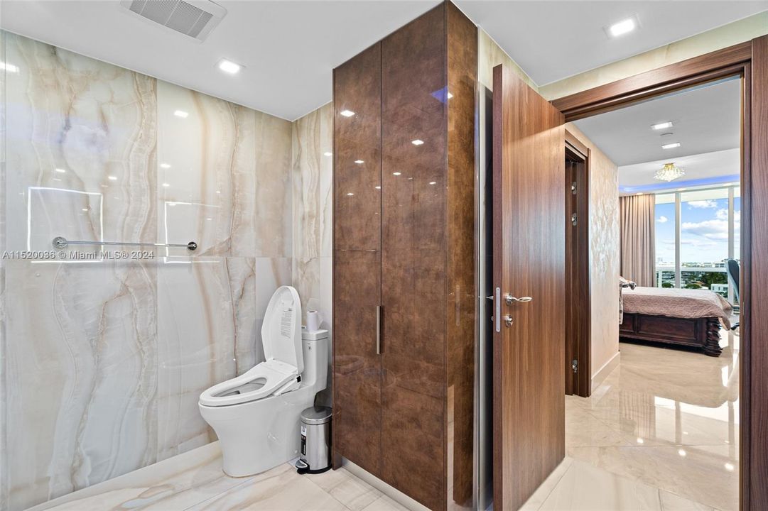 待售: $959,000 (1 贝兹, 2 浴室, 1260 平方英尺)