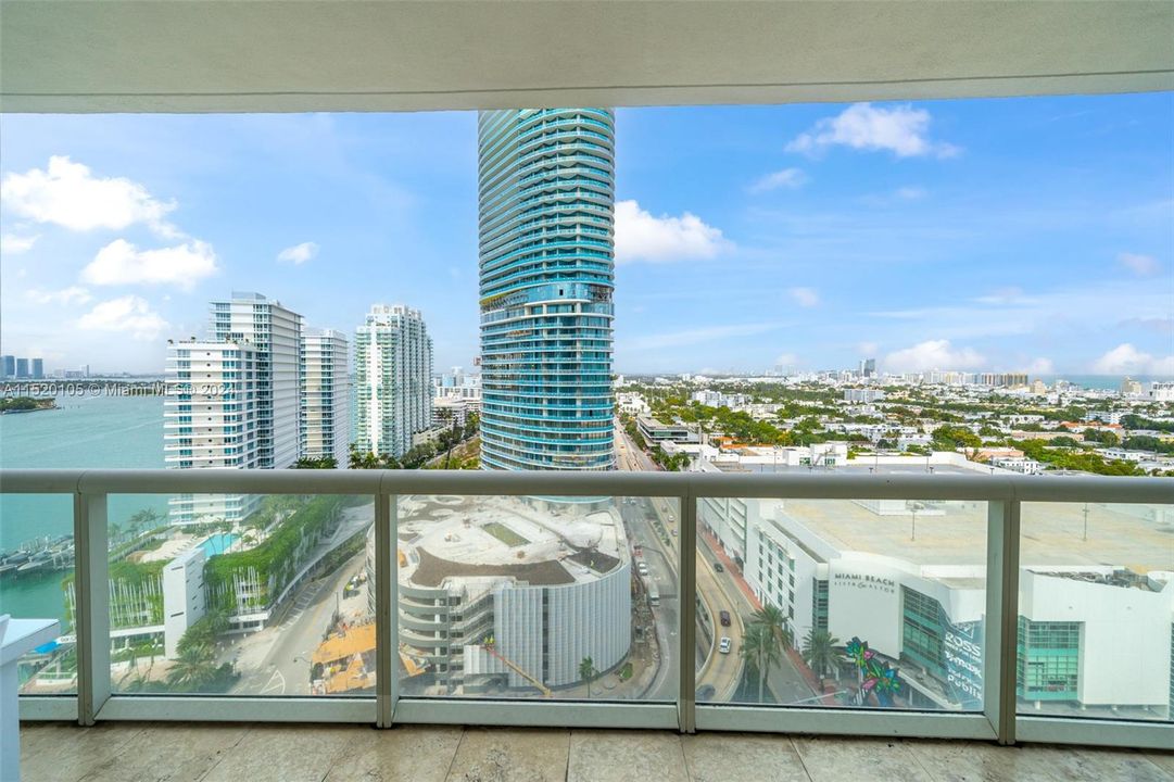 For Sale: $1,700,000 (2 beds, 2 baths, 1452 Square Feet)