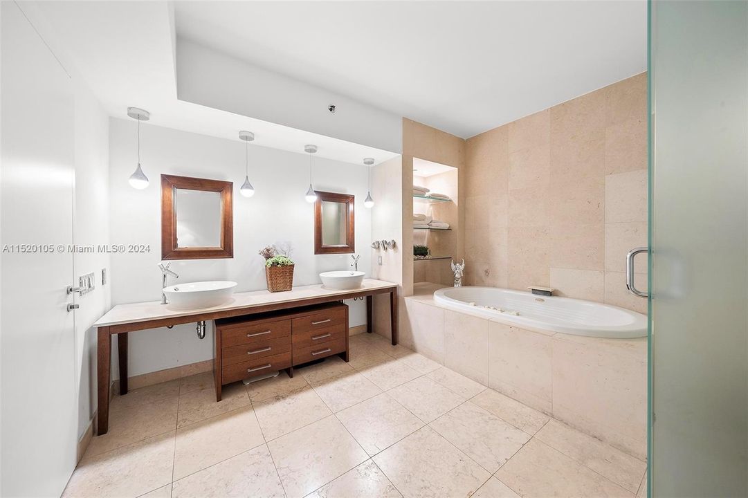 待售: $1,700,000 (2 贝兹, 2 浴室, 1452 平方英尺)
