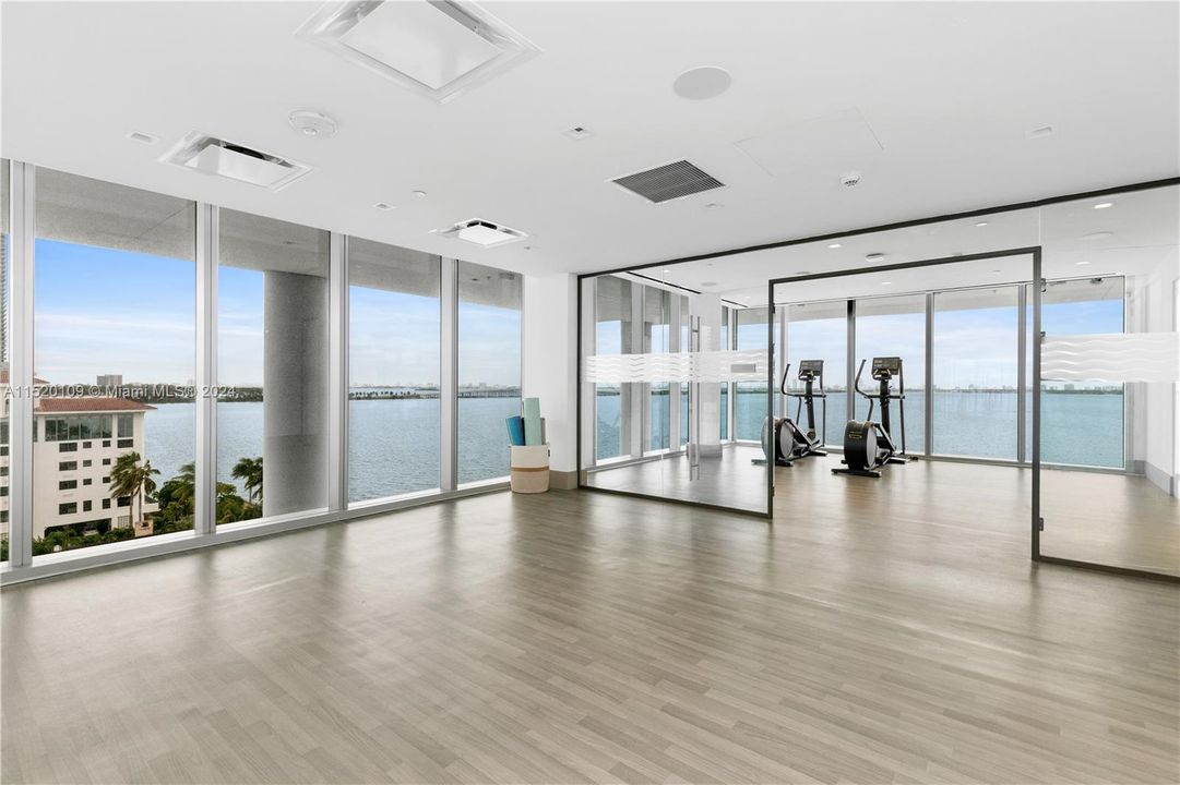 Recently Sold: $1,090,000 (2 beds, 2 baths, 1080 Square Feet)