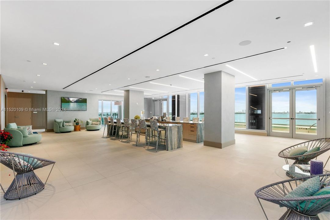 Recently Sold: $1,090,000 (2 beds, 2 baths, 1080 Square Feet)