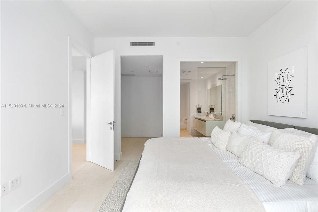 Recently Sold: $1,090,000 (2 beds, 2 baths, 1080 Square Feet)