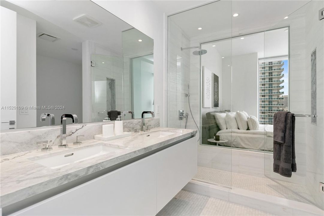 Recently Sold: $1,090,000 (2 beds, 2 baths, 1080 Square Feet)