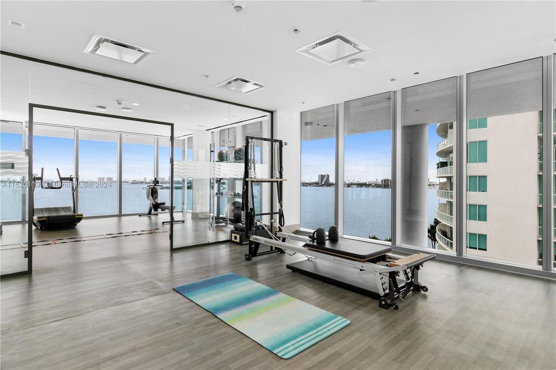 Recently Sold: $1,090,000 (2 beds, 2 baths, 1080 Square Feet)