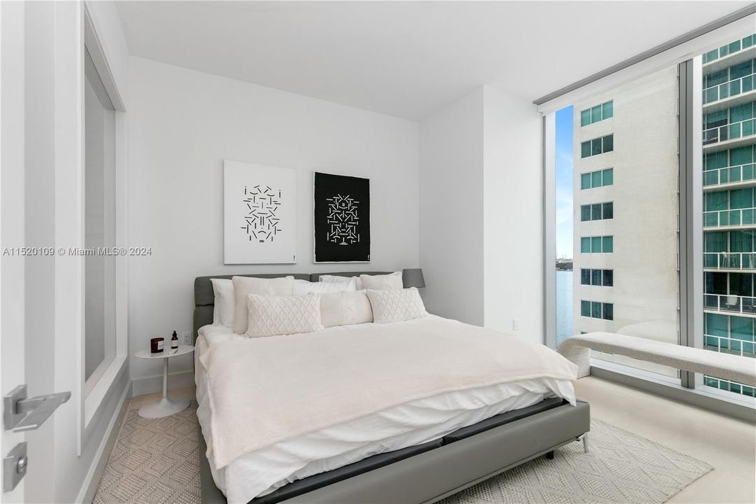 Recently Sold: $1,090,000 (2 beds, 2 baths, 1080 Square Feet)