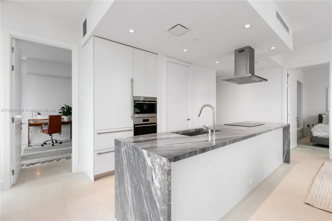 Recently Sold: $1,090,000 (2 beds, 2 baths, 1080 Square Feet)