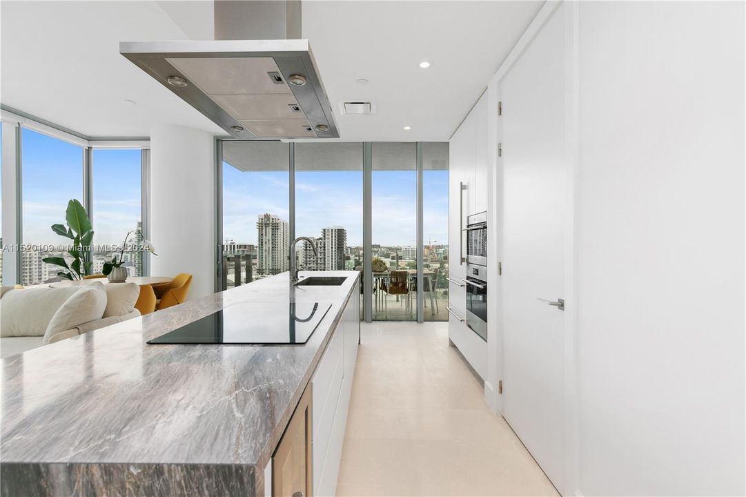 Recently Sold: $1,090,000 (2 beds, 2 baths, 1080 Square Feet)