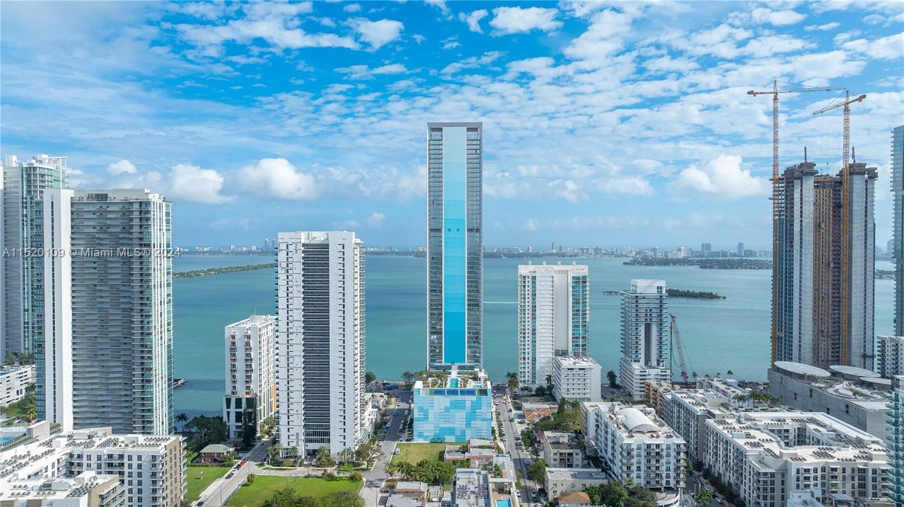 Recently Sold: $1,090,000 (2 beds, 2 baths, 1080 Square Feet)