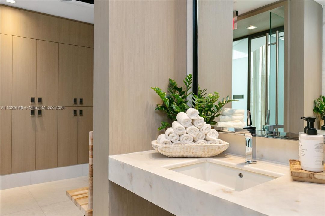 Recently Sold: $1,090,000 (2 beds, 2 baths, 1080 Square Feet)