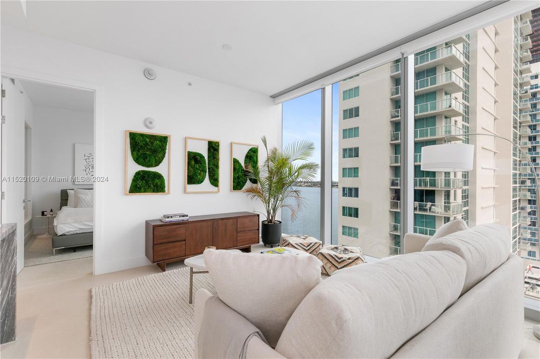 Recently Sold: $1,090,000 (2 beds, 2 baths, 1080 Square Feet)
