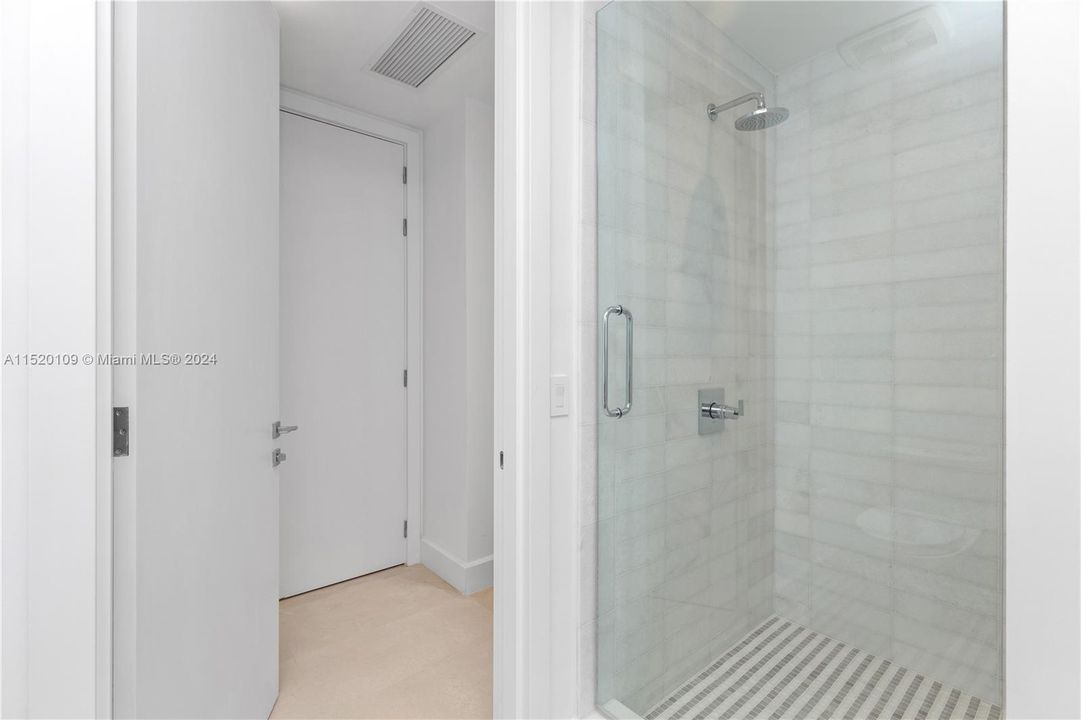 Recently Sold: $1,090,000 (2 beds, 2 baths, 1080 Square Feet)