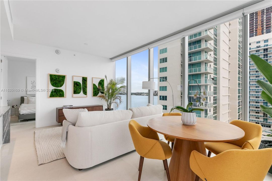 Recently Sold: $1,090,000 (2 beds, 2 baths, 1080 Square Feet)