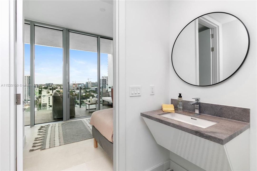 Recently Sold: $1,090,000 (2 beds, 2 baths, 1080 Square Feet)