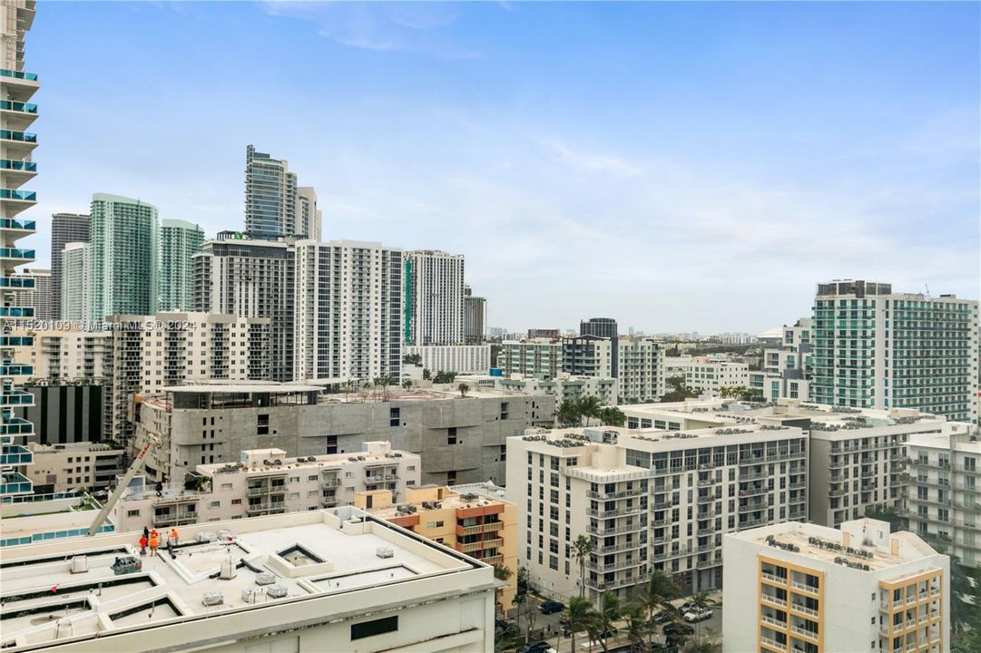 Recently Sold: $1,090,000 (2 beds, 2 baths, 1080 Square Feet)