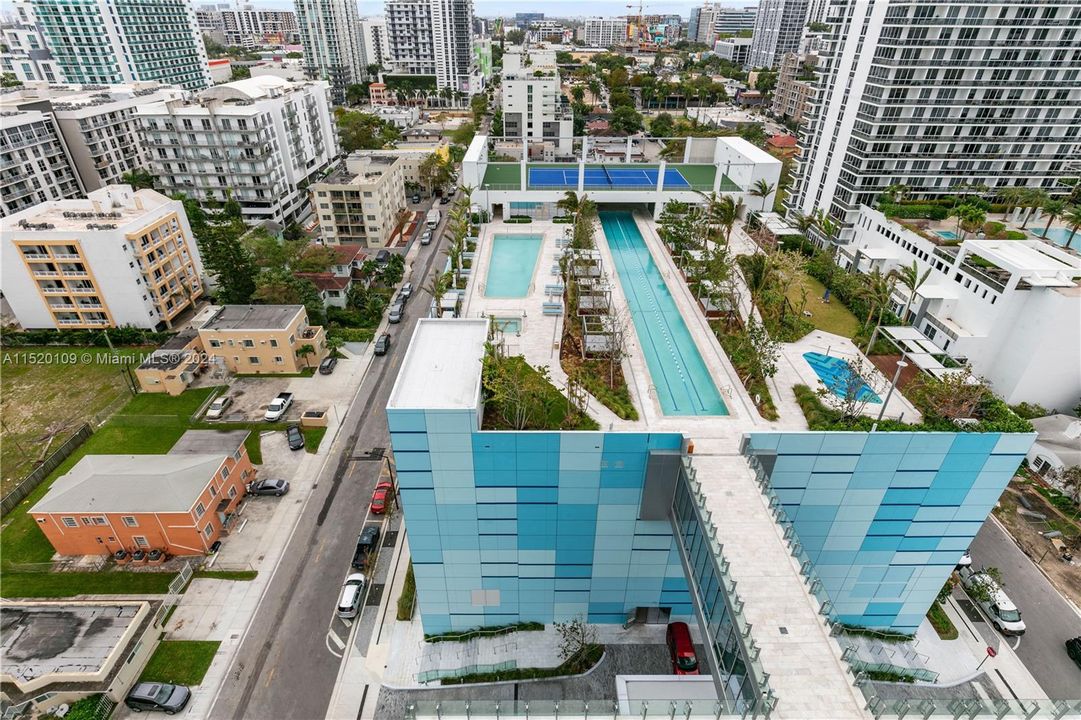 Recently Sold: $1,090,000 (2 beds, 2 baths, 1080 Square Feet)