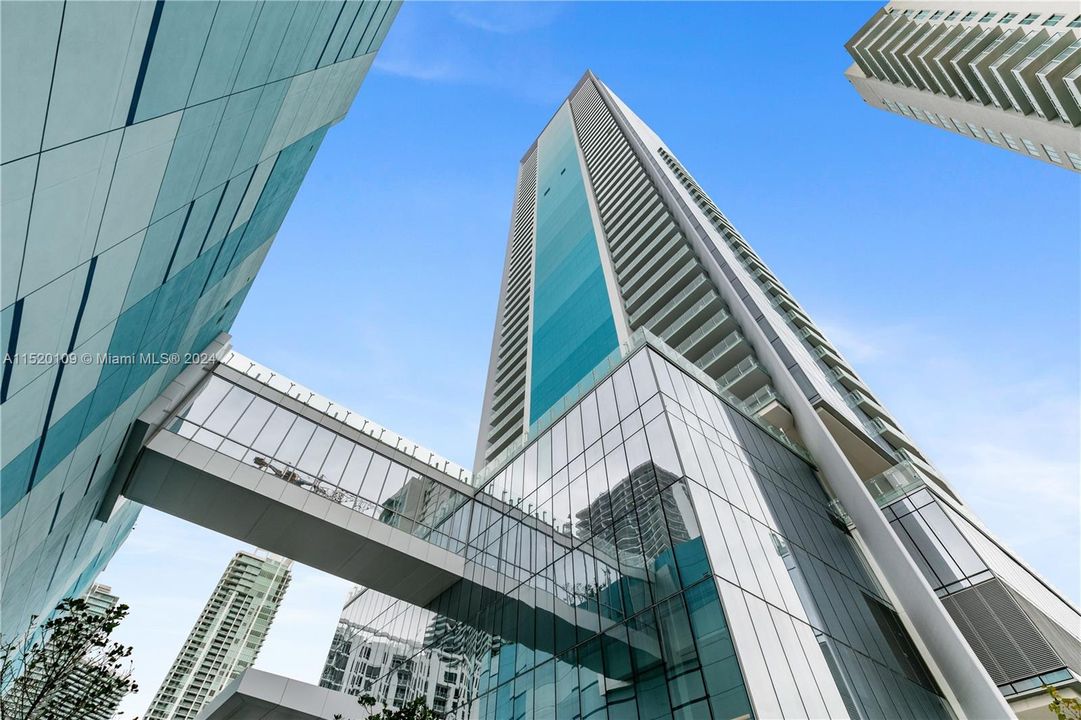 Recently Sold: $1,090,000 (2 beds, 2 baths, 1080 Square Feet)