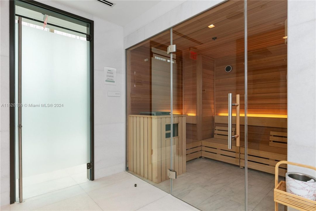 Recently Sold: $1,090,000 (2 beds, 2 baths, 1080 Square Feet)