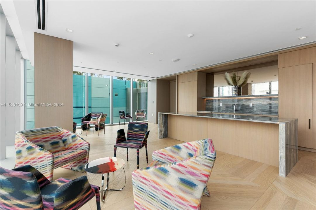 Recently Sold: $1,090,000 (2 beds, 2 baths, 1080 Square Feet)