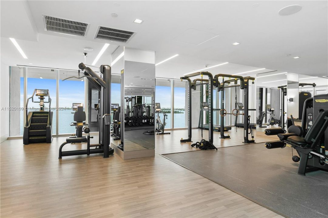 Recently Sold: $1,090,000 (2 beds, 2 baths, 1080 Square Feet)